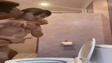 Bokep Indo Dari Kamar Lanjut di Kamar Mandi